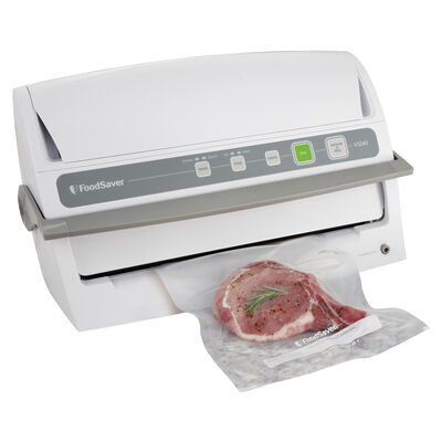 FoodSaver Vacuum Sealing System with Kit